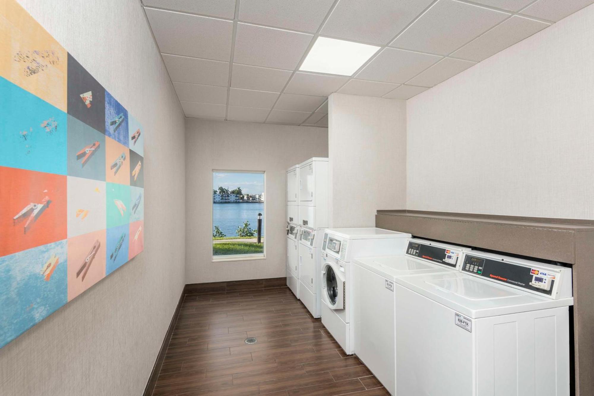 Homewood Suites Miami Airport/Blue Lagoon Exterior photo